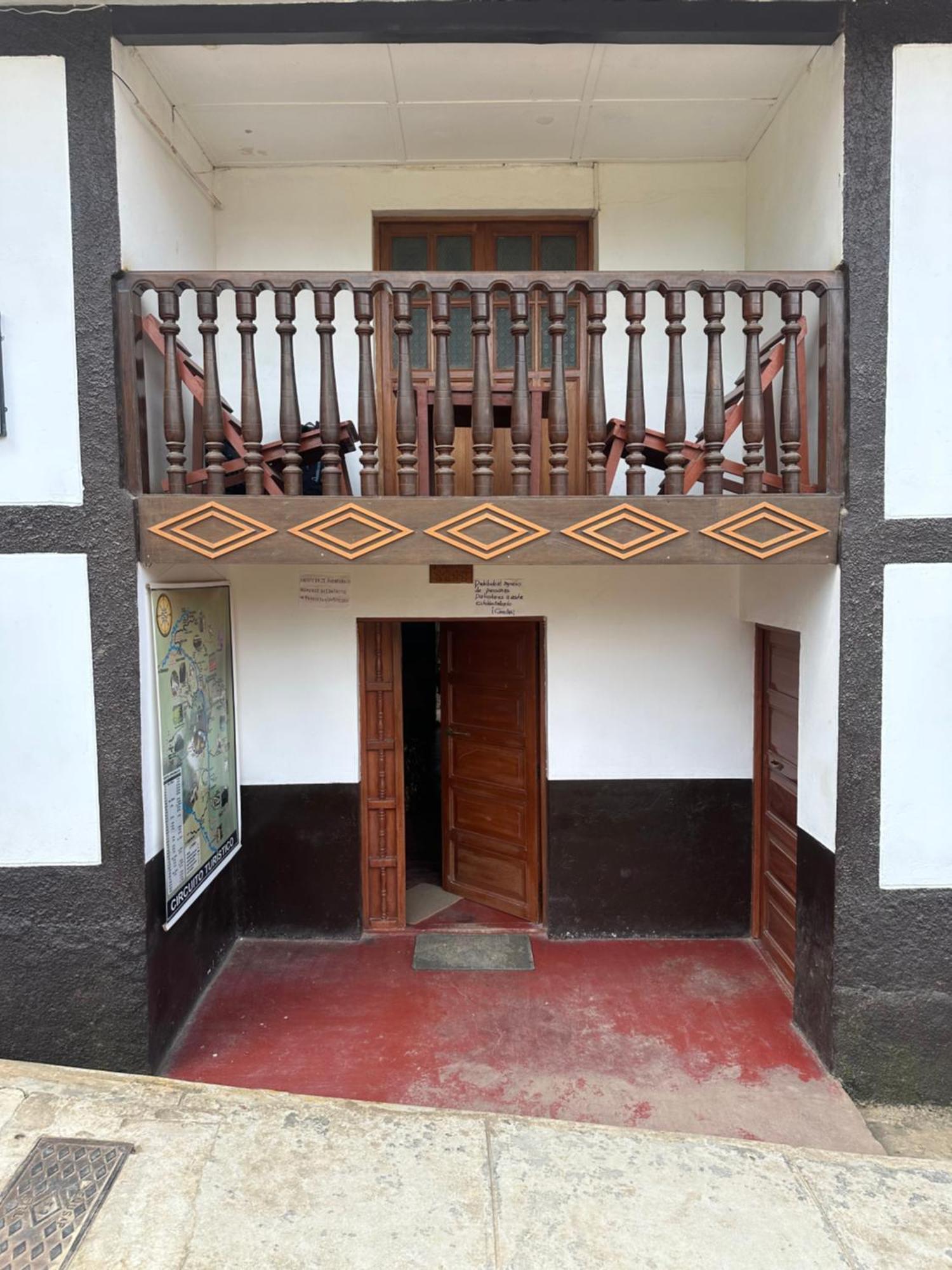 Хостел Aventura Chachapoyas Backpackers Екстер'єр фото